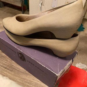 HUSH PUPPIES VERY COMFORTABLE INNER LINING LEATHER PUMPS 9.5 M